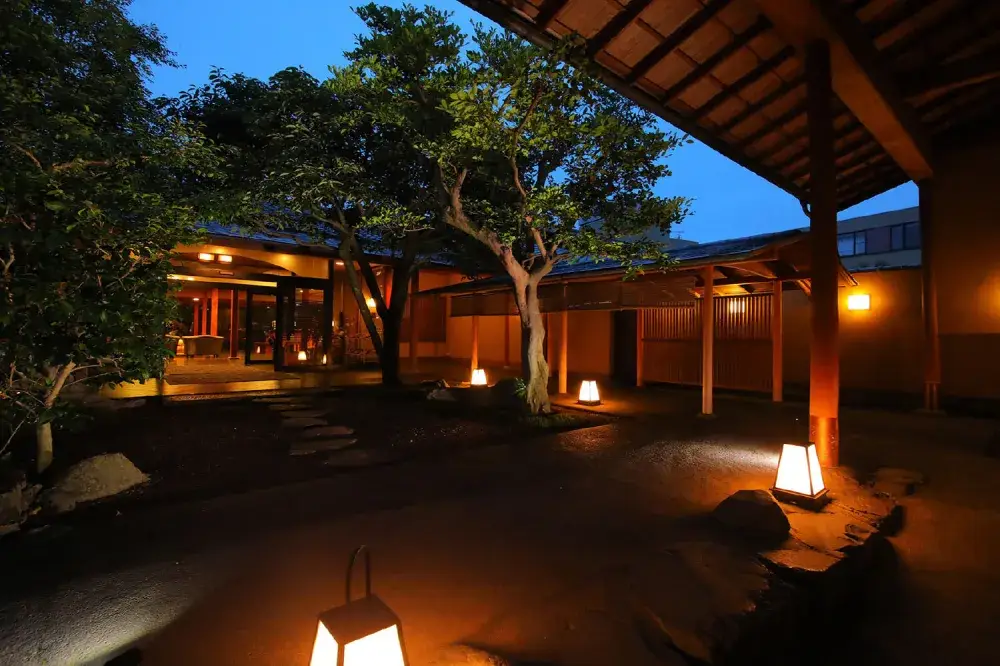 老舗温泉旅館の支配人