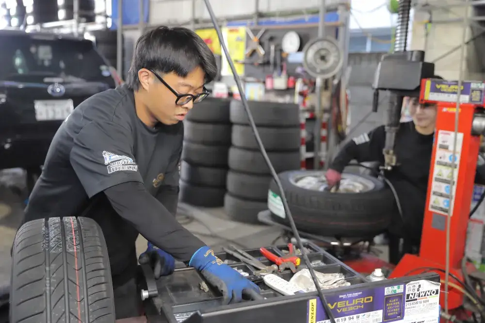 タイヤ専門店スタッフ(総合職)