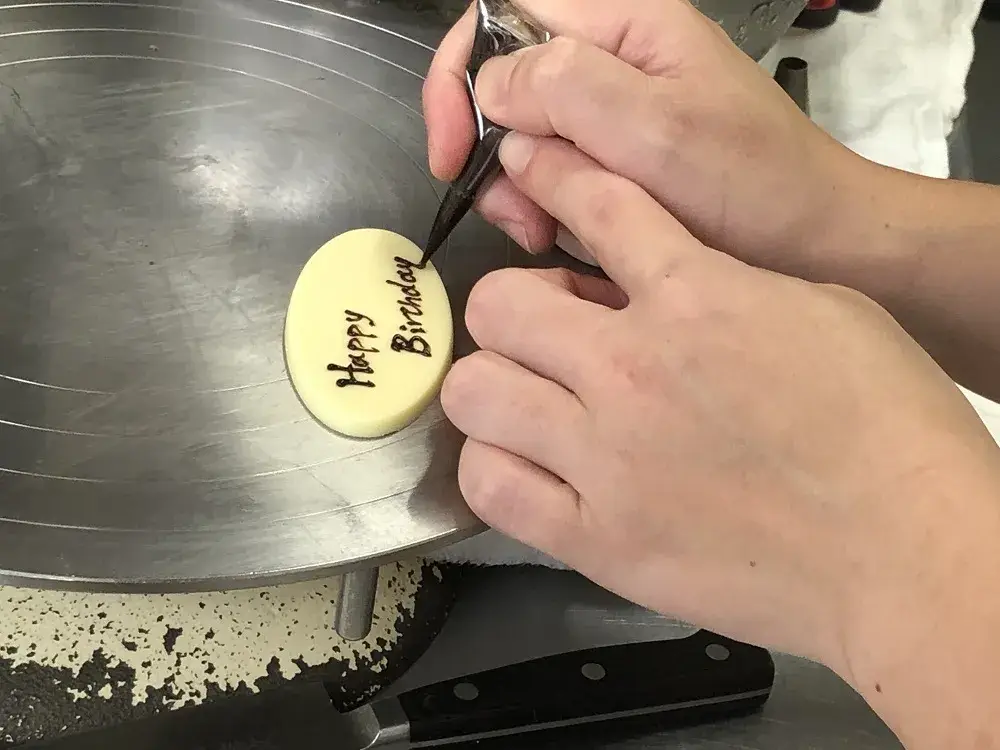 ケーキ店でのパティシエ見習い