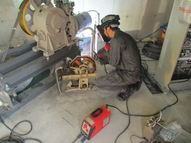 エレベーターの部品交換および修繕