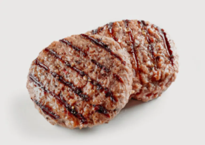 パティとビーフジャーキーの製造スタッフ