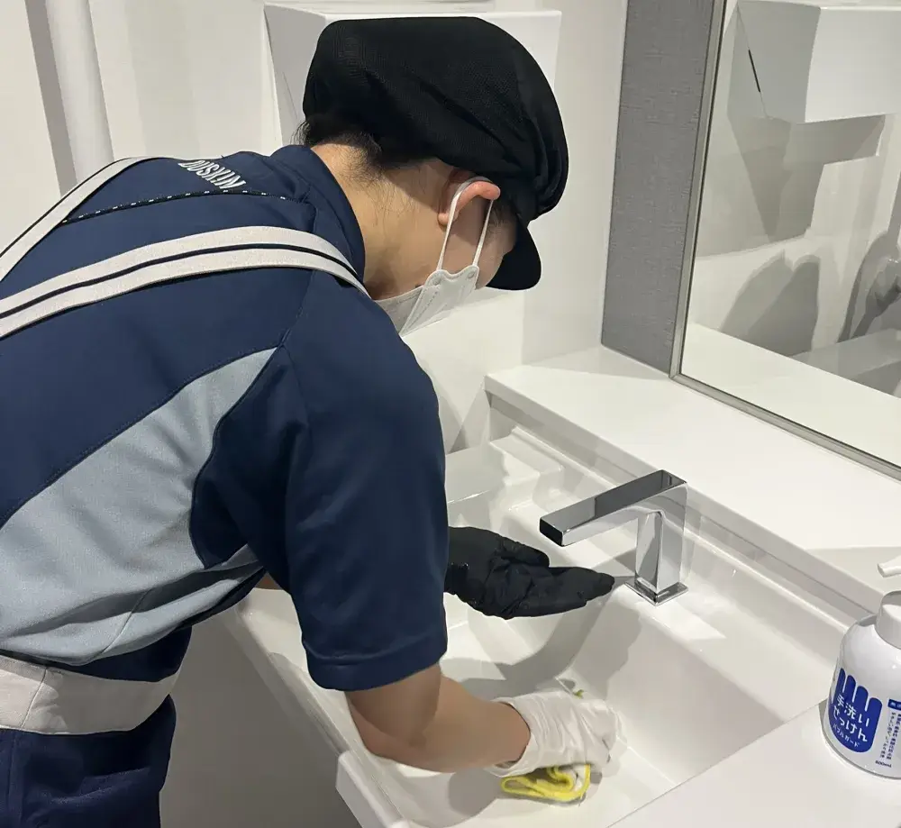 水土日祝休みの清掃スタッフ