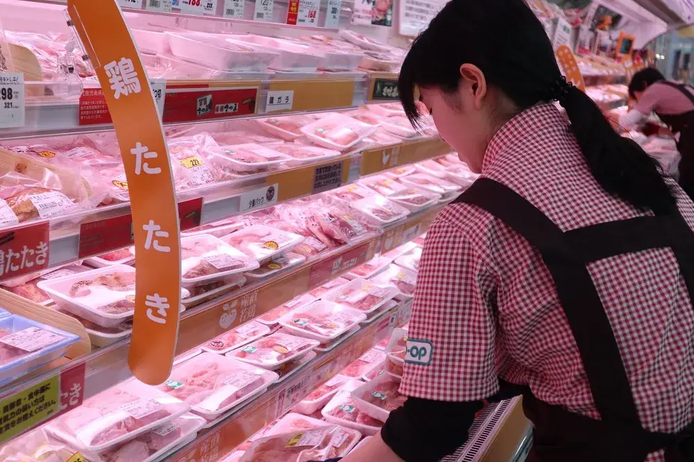 お肉コーナーの陳列 国分店