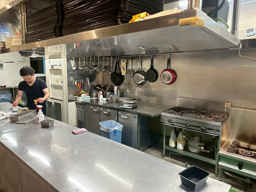 焼肉・鉄板焼レストランのキッチンスタッフ