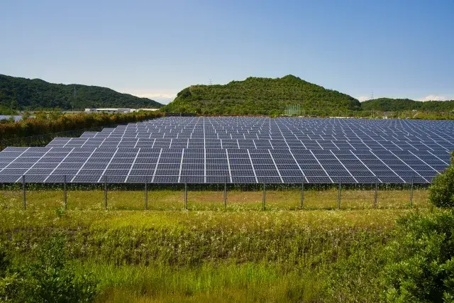 メガソーラー蓄電システム設置工事作業員