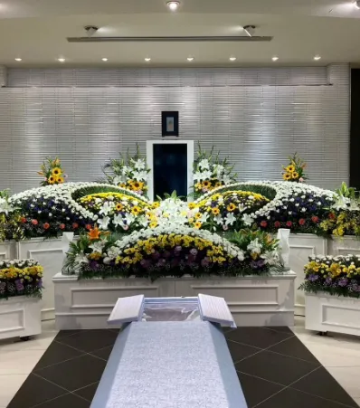 祭壇制作のサポートスタッフ