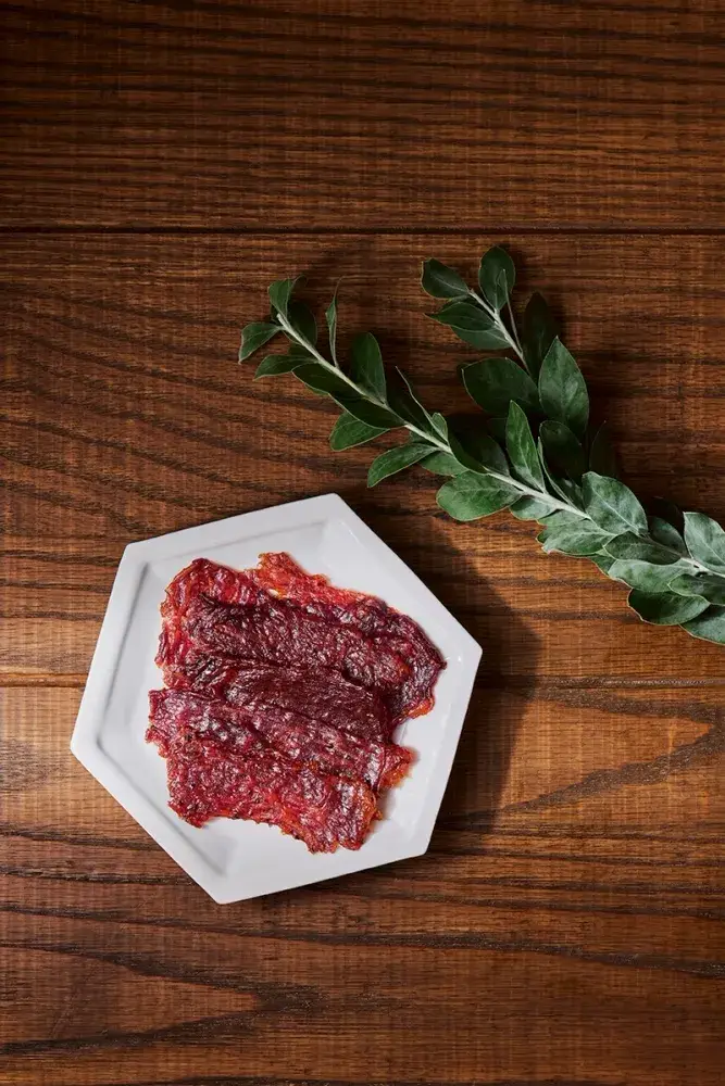 ビーフジャーキーとパティの製造スタッフ