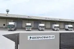 常温倉庫内での梱包作業