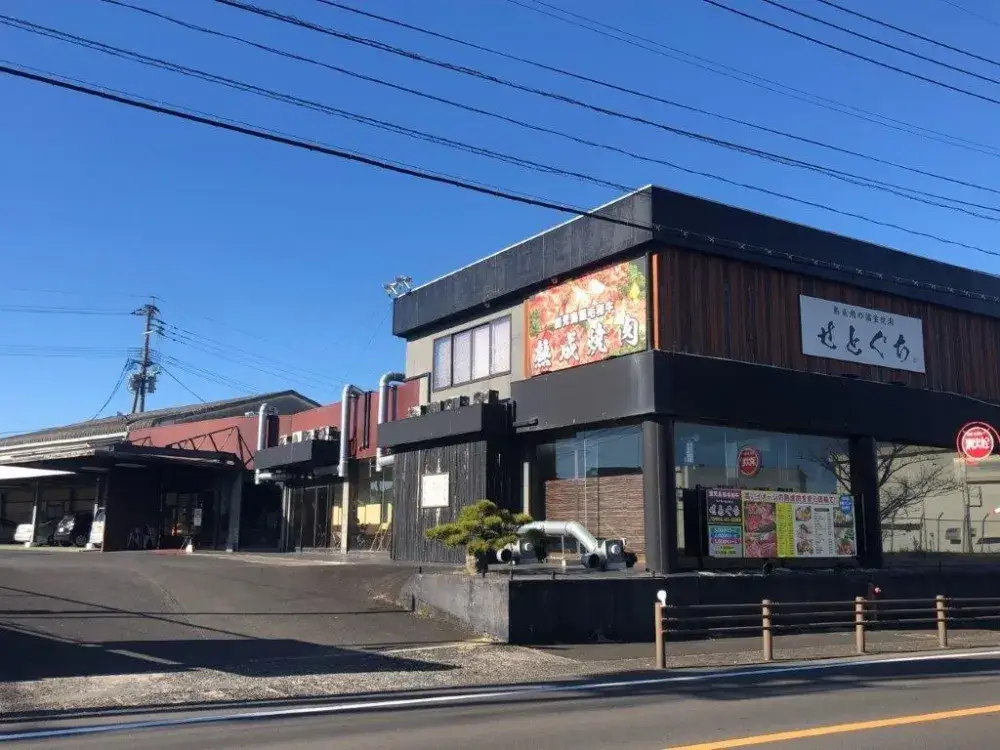 焼肉店の調理補助スタッフ
