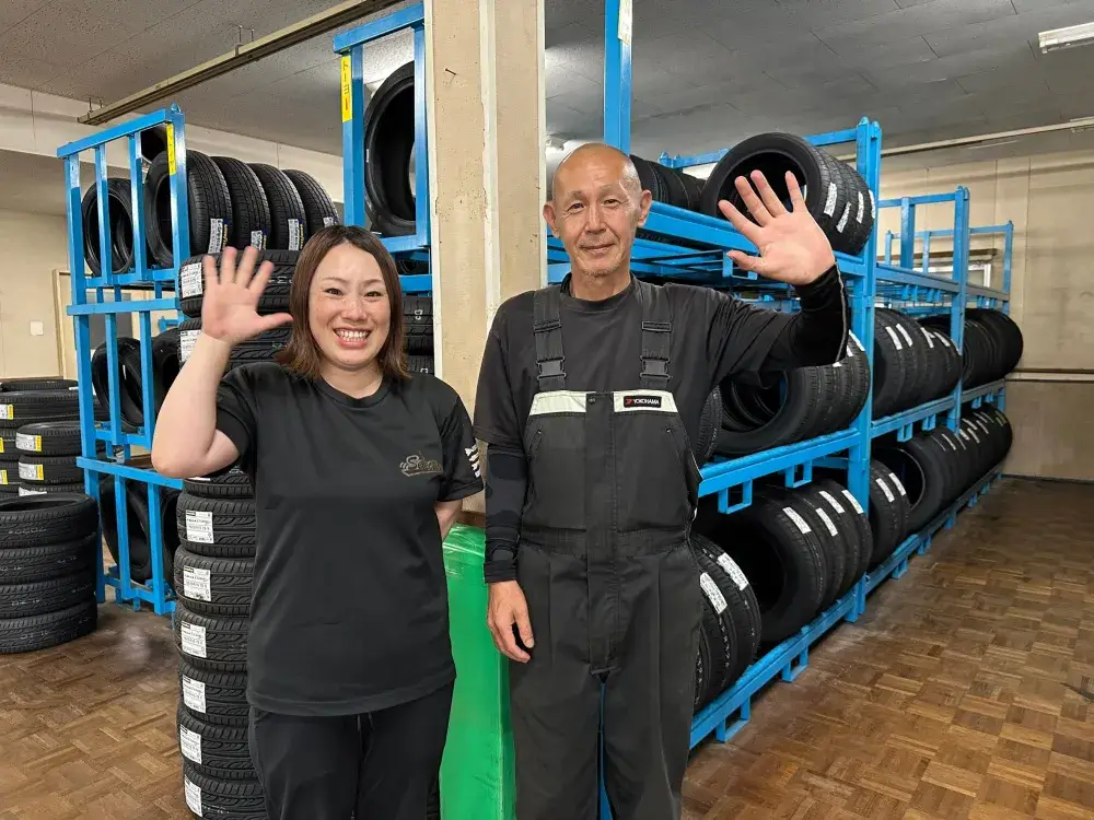 タイヤの配送トラックドライバー(中型)