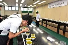 茶器のセッティングや洗浄など