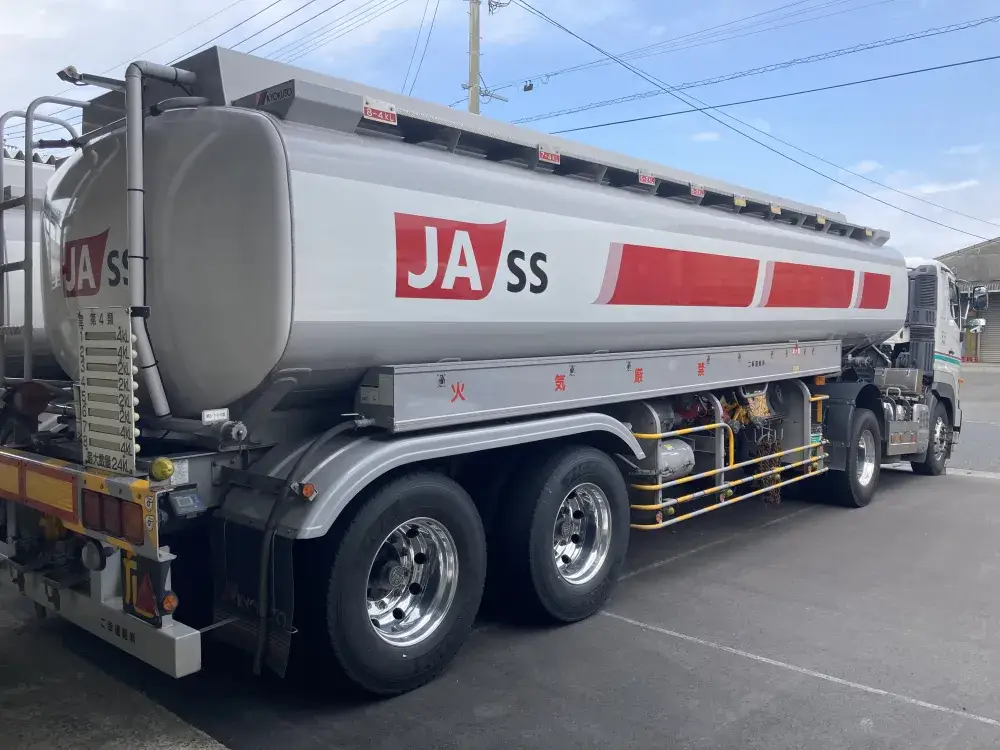 タンクローリートレーラー運転手