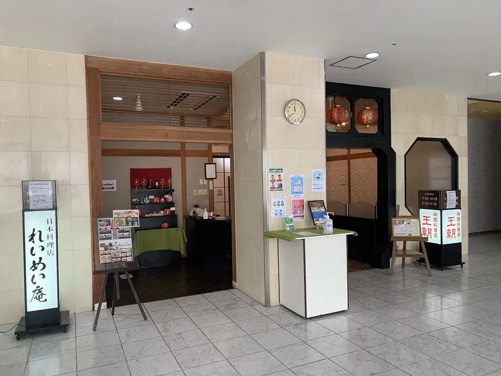 ホテルのレストランや宴会場でのホールスタッフ