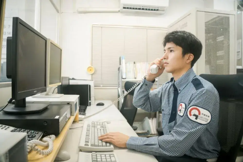 警備員　機械警備員