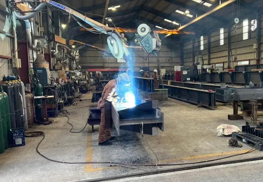 鉄骨溶接や組立作業