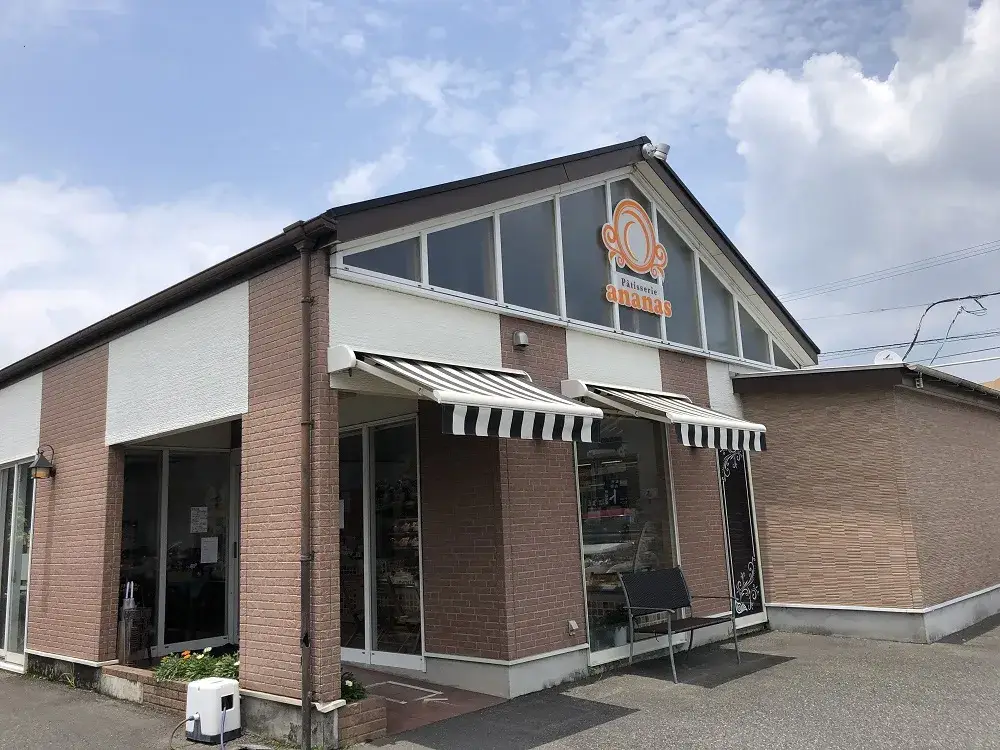 ケーキ販売スタッフ