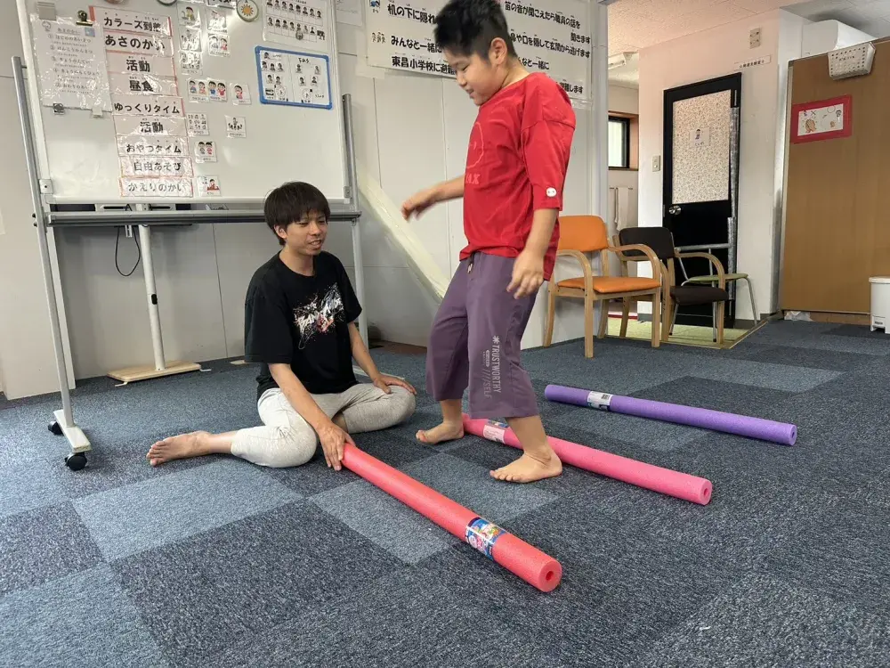 保育士または児童指導員