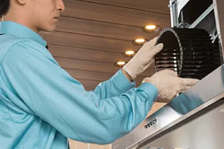 事業所やオフィスの清掃スタッフ