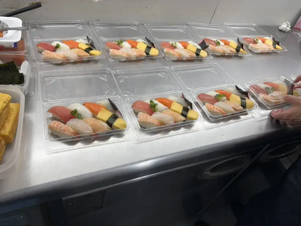 スーパーでのお寿司製造スタッフ