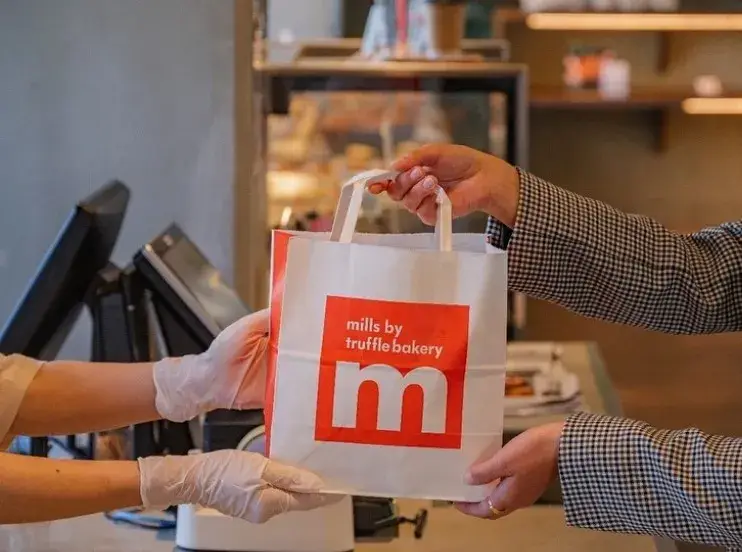 パンの販売及び接客スタッフ