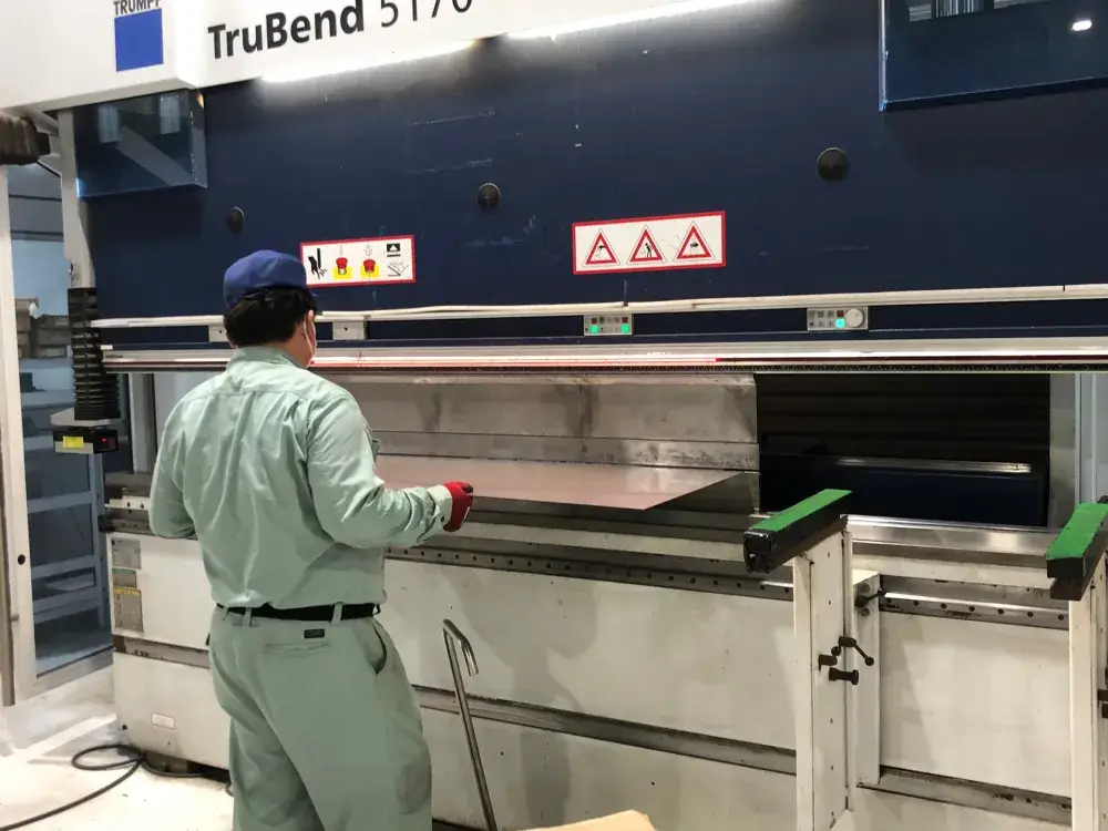 レーザー加工機による精密板金等の加工組立て・CADオペレーター